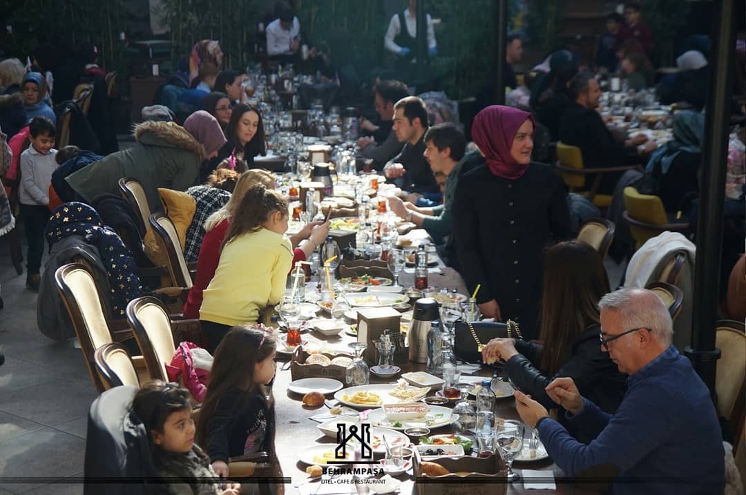 Yemekli Davet